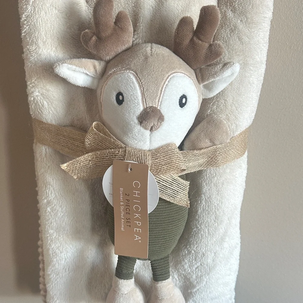 Chick Pea Holiday Christmas Reindeer Plush Baby Blanket Beige Green NEW!